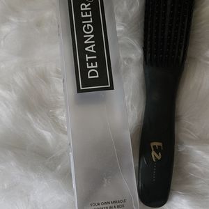 Detangler brush.